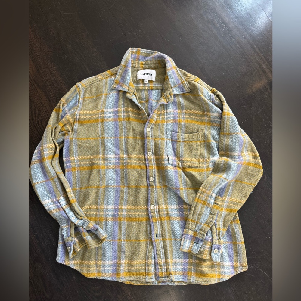 EXCELLENT CONDITION Corridor Men’s Yellow Plaid Casual Button-Down Shirt